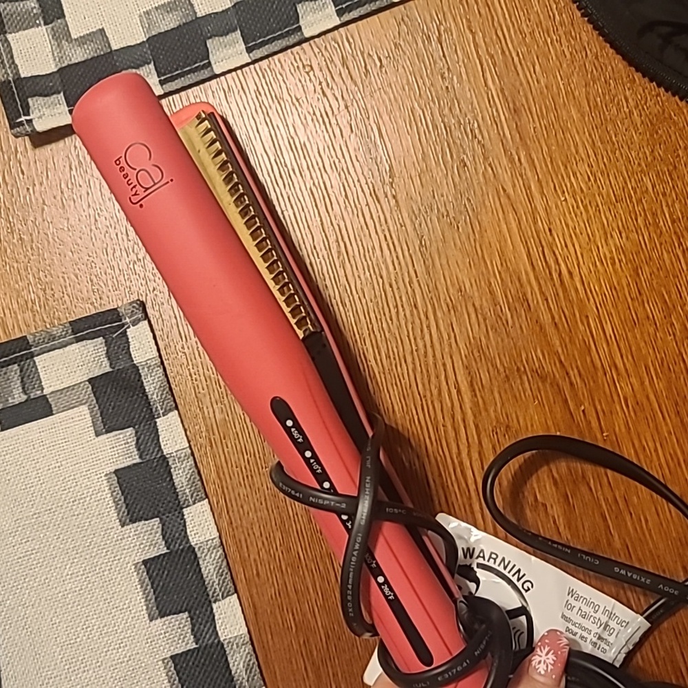 Caj beauty hair straightener